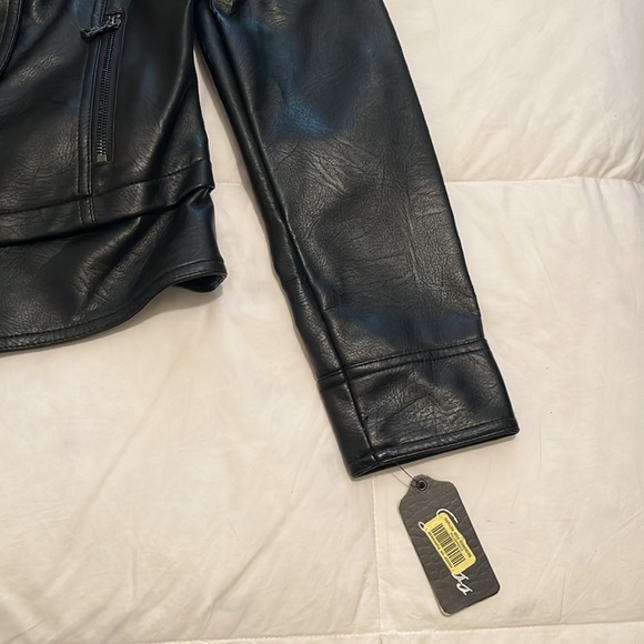 Black leather Guess jacket with white fur collar… - Picture 2 of 7